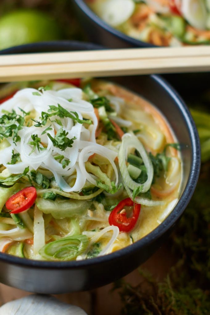 Grunes Thai Curry Mit Zucchini Mohren Und Pak Choi Caro In The Kitchen