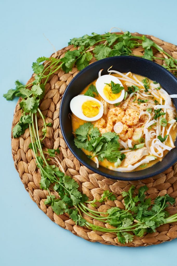 Laksa | Curry Nudelsuppe aus Singapur | Singaporean Curry Noodle Soup | Rezept auf carointhekitchen.com | #recipe #curry #soup