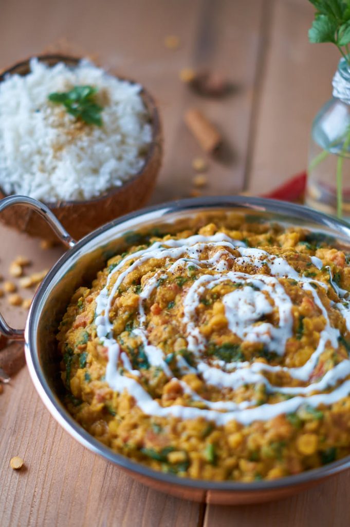 Palak Chana Dal | Indisches Curry mit Kichererbsen und Spinat | Indian Chickpea Spinach Curry | Rezept auf carointhekitchen.com | #palak #chana #dal #kichererbsen #spinat #curry #chickpea #spinach #recipe #rezept