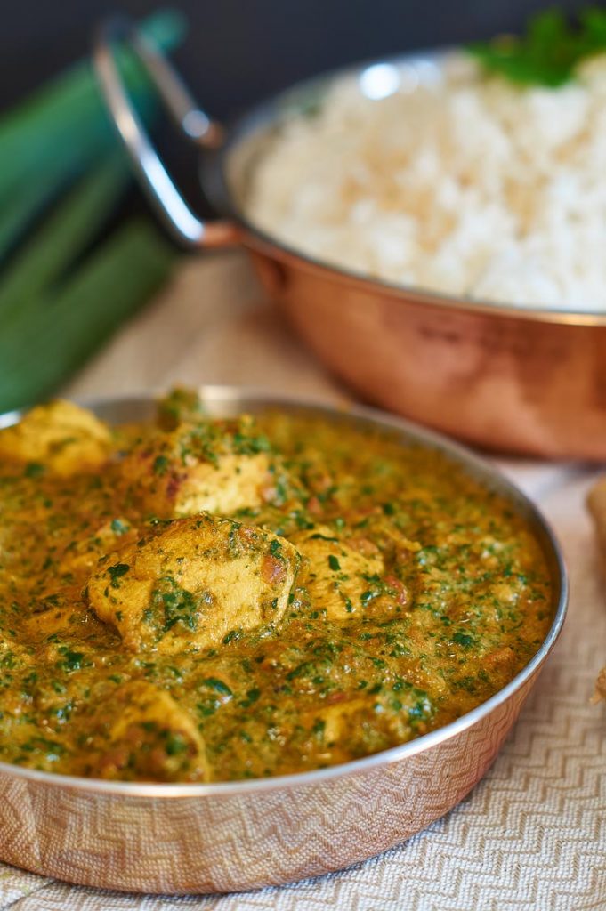 Palak Chicken | indisches Curry mit Hühnchen und Spinat | Indian Curry w/ Chicken & Spinach | Rezept auf carointhekitchen.com | #palak #chicken #Hühnchen #Spinat #Chicken #Spinach #indian #Curry #indisch