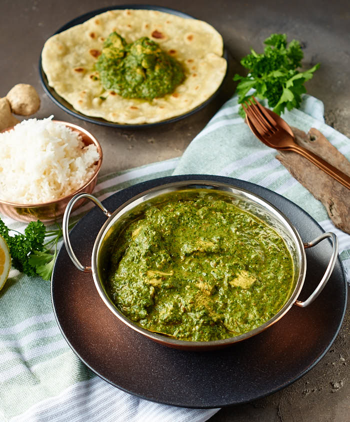Palak Chicken | Indisches Curry mit Spinat und Hühnchen | Indian Curry with Spinach and Chicken | Rezept auf carointhekitchen.com | #curry #indisch #rezept #indian #recipe