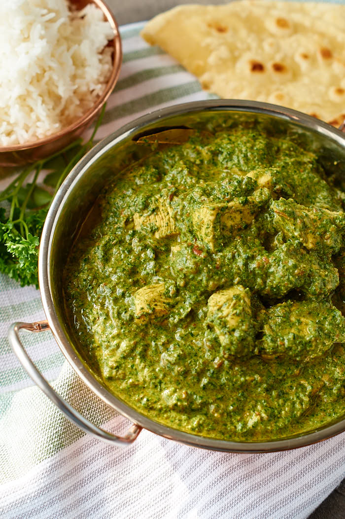 Palak Chicken | Indisches Curry mit Spinat und Hühnchen | Indian Curry with Spinach and Chicken | Rezept auf carointhekitchen.com | #curry #indisch #rezept #indian #recipe
