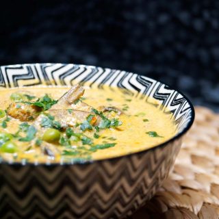 Champignon Erbsen Curry - Mushroom Matar - Rezept auf carointhekitchen.com