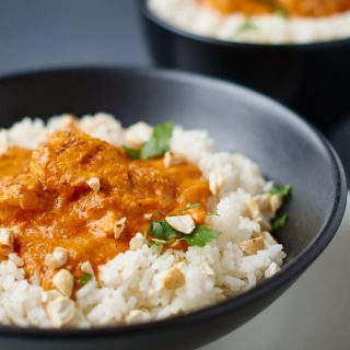 Chicken Tikka Masala | Curry mit gegrilltem mariniertem Hühnchen | Rezept auf carointhekitchen.com | #chicken #yoghurt #curry