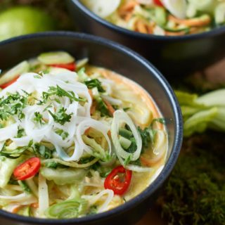Grünes Thai Curry mit Zucchini Möhren und Pak Choi
