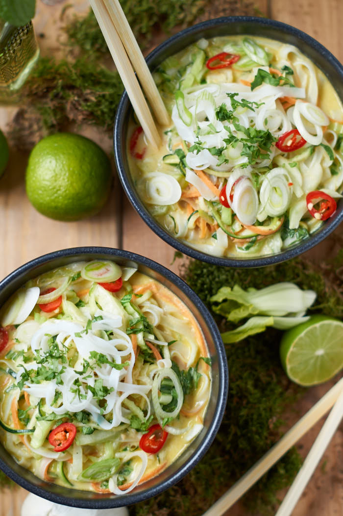 Grünes Thai Curry mit Zucchini Möhren und Pak Choi | Caro in the Kitchen
