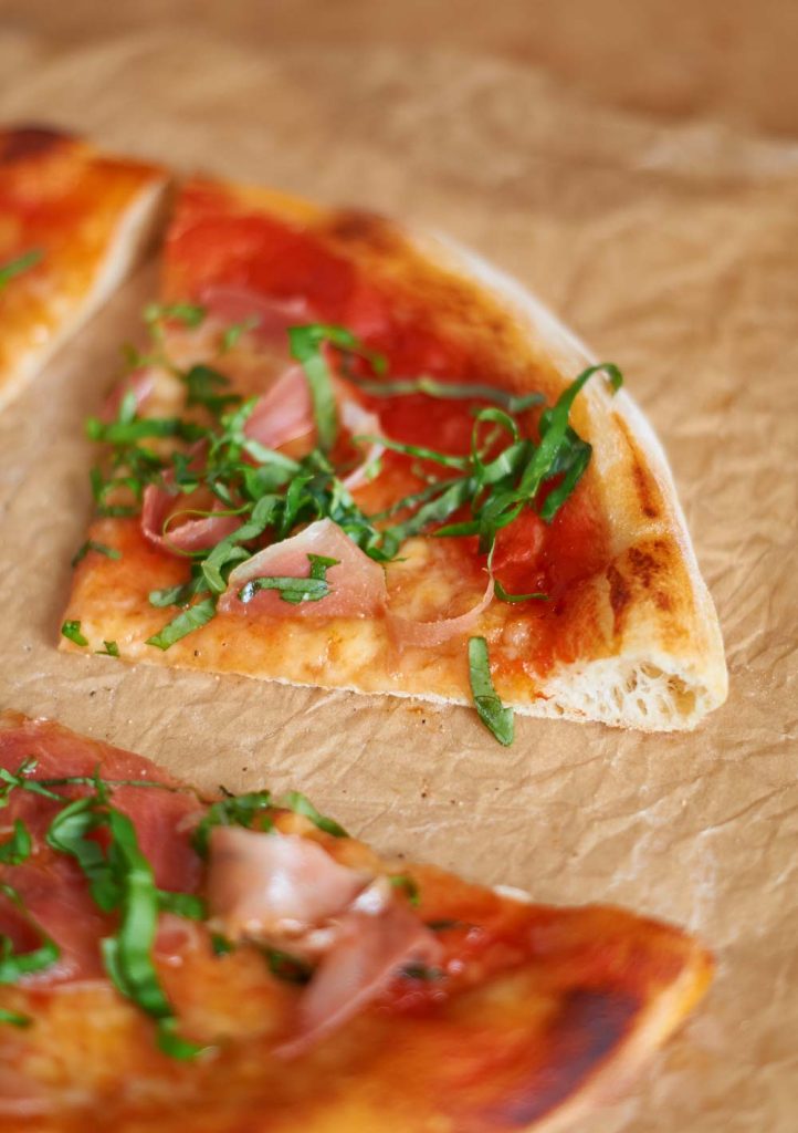Pizzateig für Minimalisten | Pizza Dough | Rezept auf carointhekitchen.com #Pizza #Teig #Rezept #einfach #Pizza #Dough #Recipe #simple