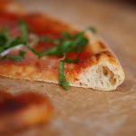 Pizzateig für Minimalisten | Pizza Dough | Rezept auf carointhekitchen.com #Pizza #Teig #Rezept #einfach #Pizza #Dough #Recipe #simple